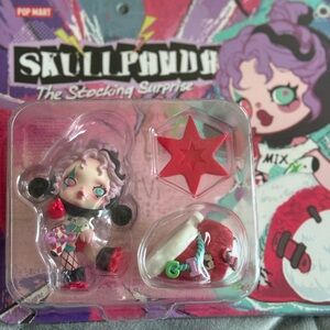 Skullpanda “The Stocking Surprise”Figure.